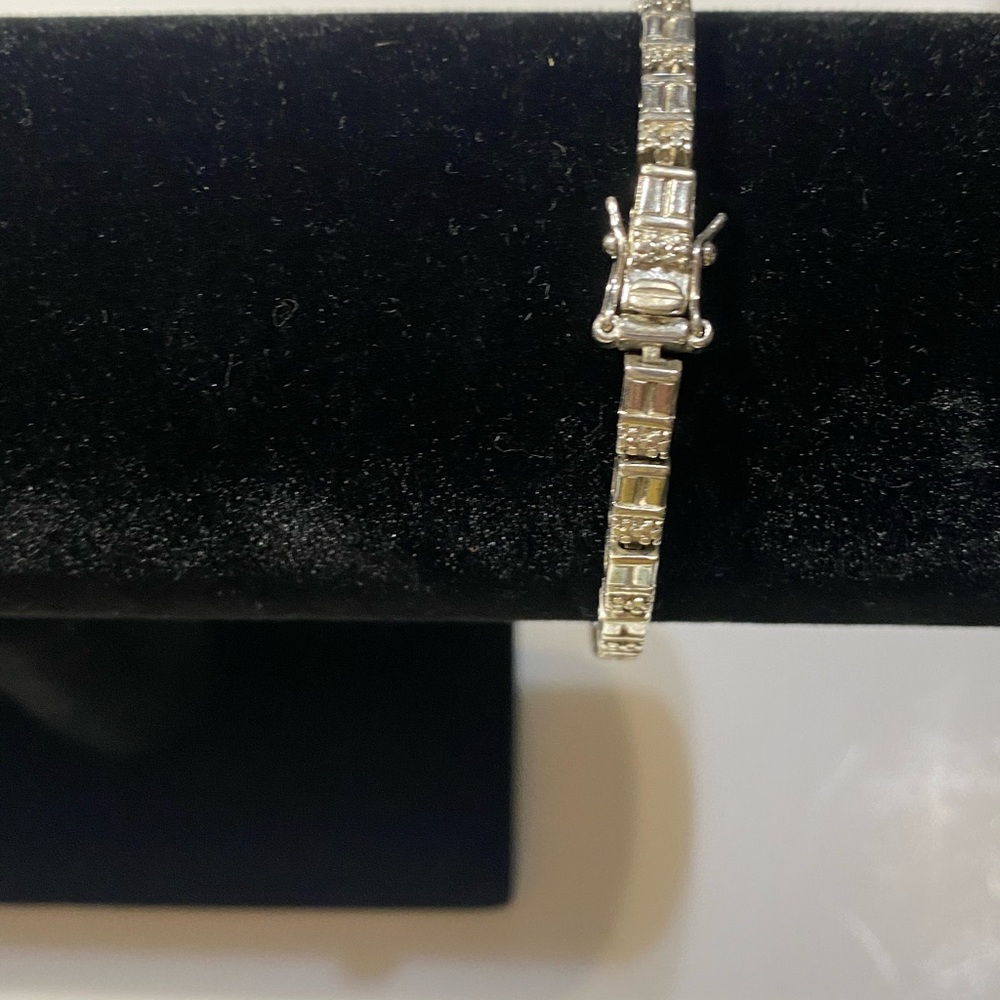 Elegant Silver Women's Bracelet